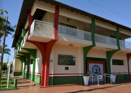 Câmara Municipal de Caarapó contrata empresa para ornamentação natalina