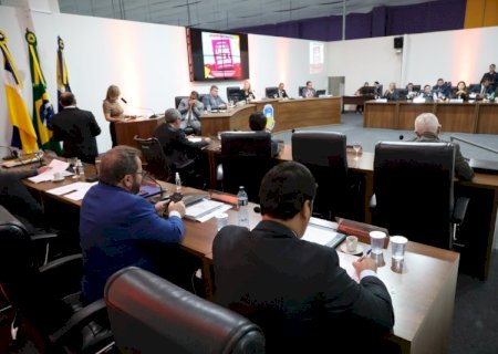 Câmara de Dourados realiza duas sessões e aprova reajuste salarial de 4,5% para servidores municipais