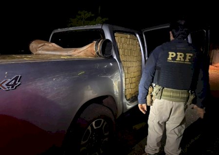 PRF apreende 2 toneladas de maconha em Guia Lopes da Laguna