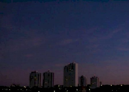 Frente fria muda tempo e traz risco de temporais no in&iacute;cio da semana