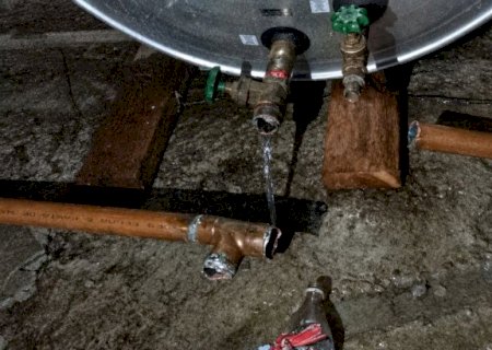 Furto de canos de cobre da rede de água causa alagamento em enfermaria do Hospital da Vida