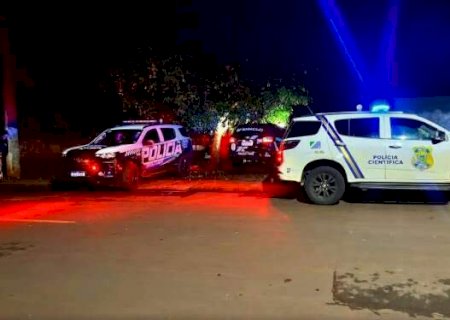 Mulher &eacute; executada a tiros e homem fica ferido durante ataque em resid&ecirc;ncia